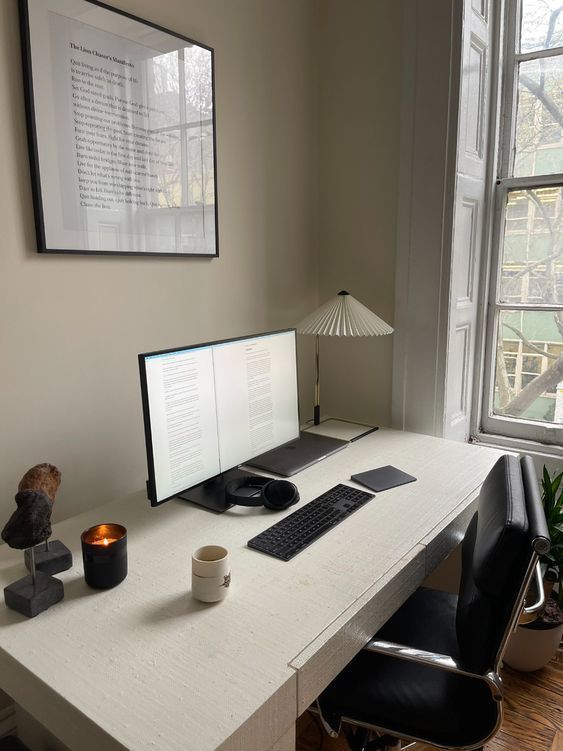 13 Practical Desk Decor Ideas to Copy